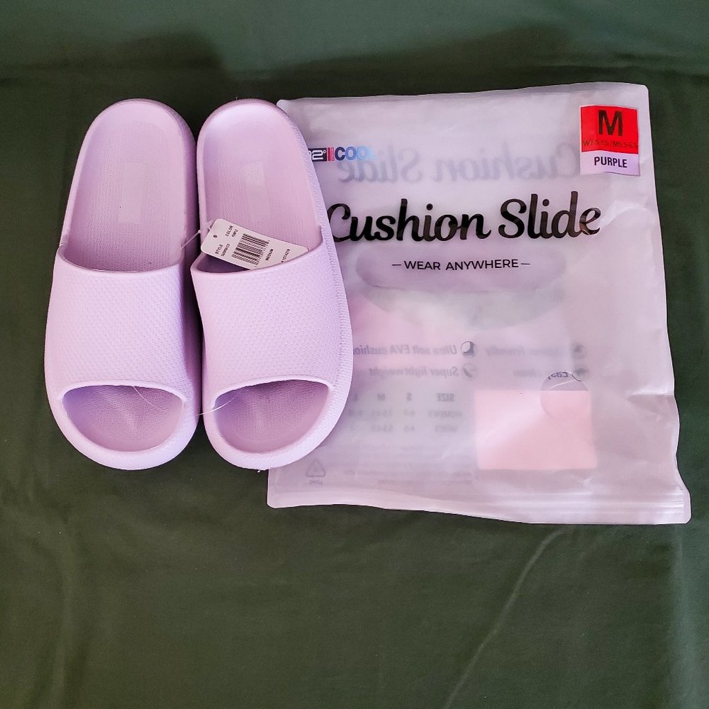 32 Degrees Women’s Size 7.5-8.5 Men's Size 5.5-6.5 Pillow Slide Slippers Purple